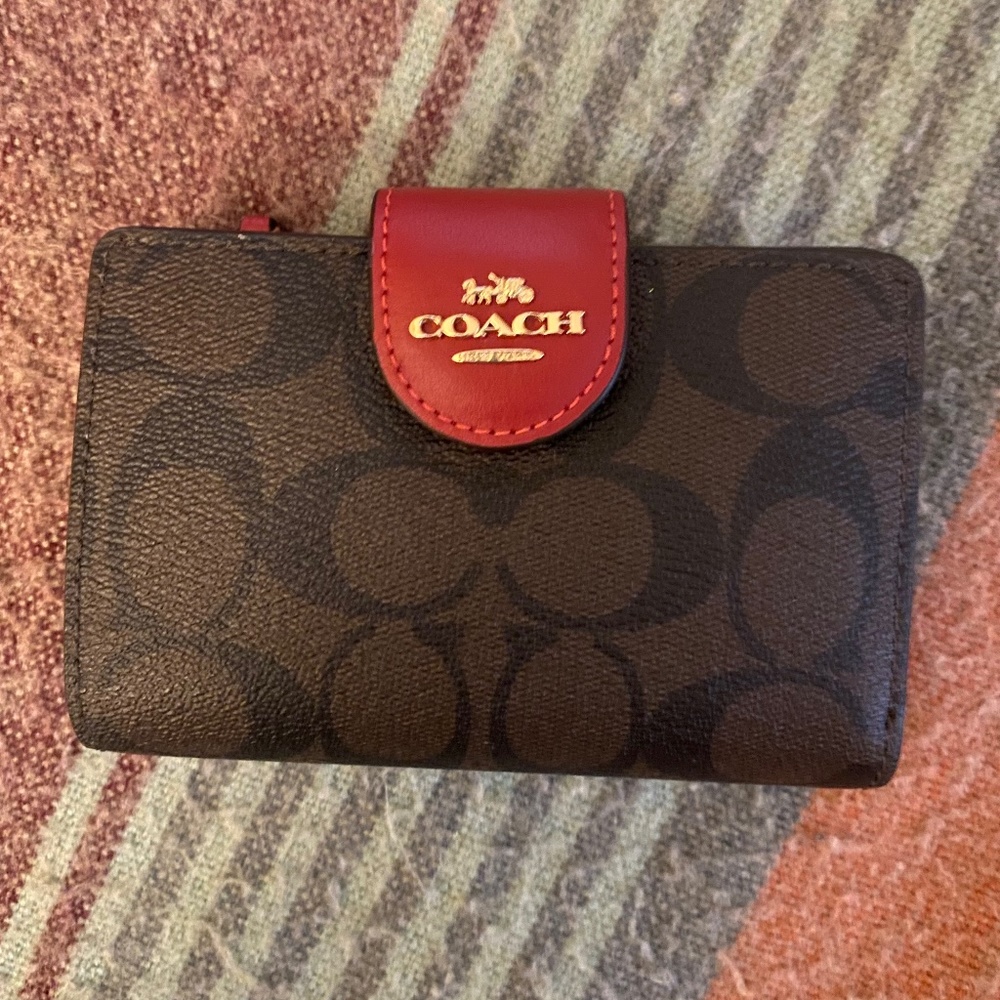 Coach Medium Zip Wallet